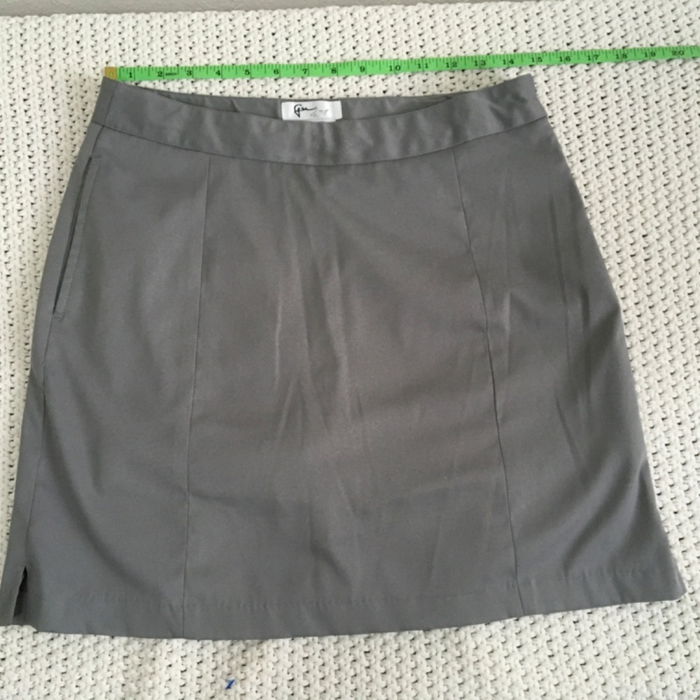 GREG NORMAN GRAY STRETCH PERFECT FIT ADJUSTABLE WAIST SIZE 4 TENNIS SKORT